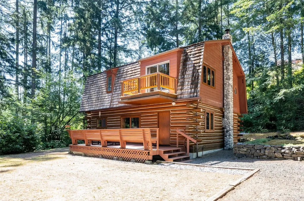879 9th Avenue Fox Island WA 98333