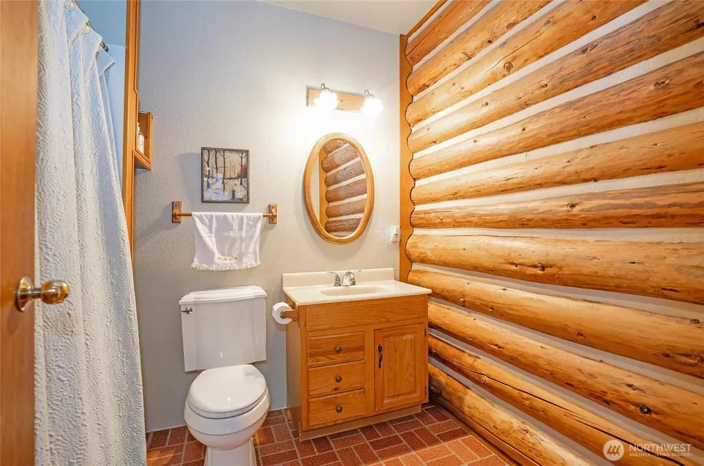 879 9th Avenue Fox Island WA 98333