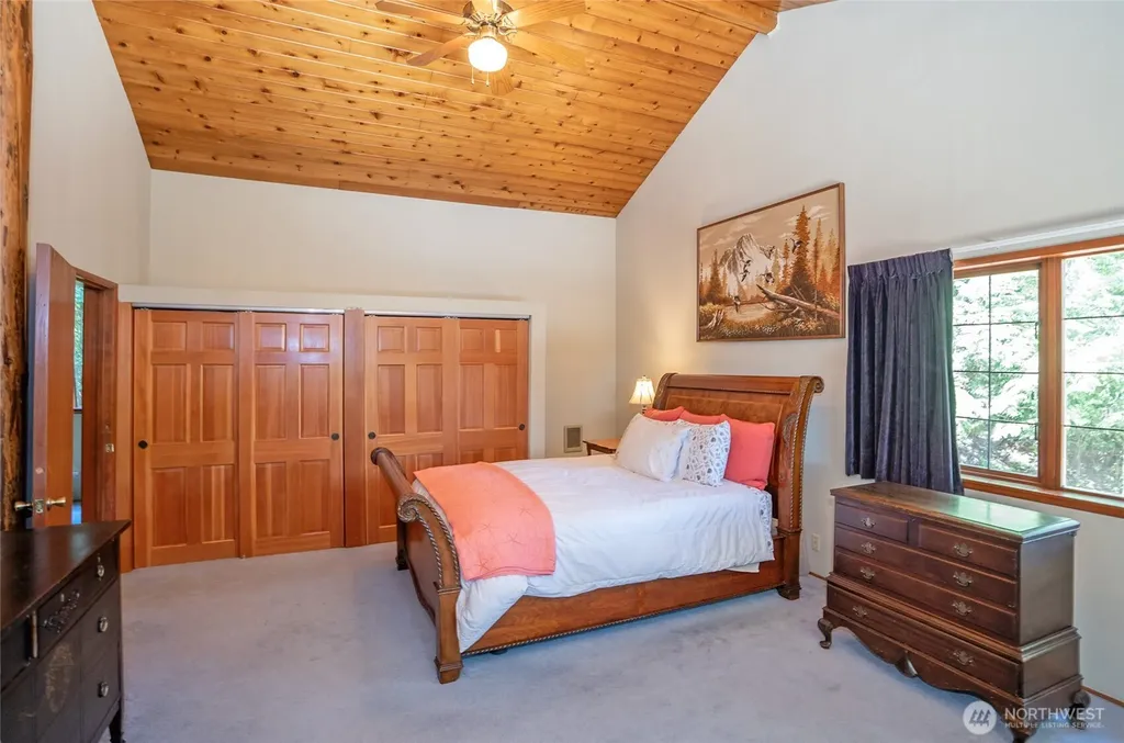 879 9th Avenue Fox Island WA 98333