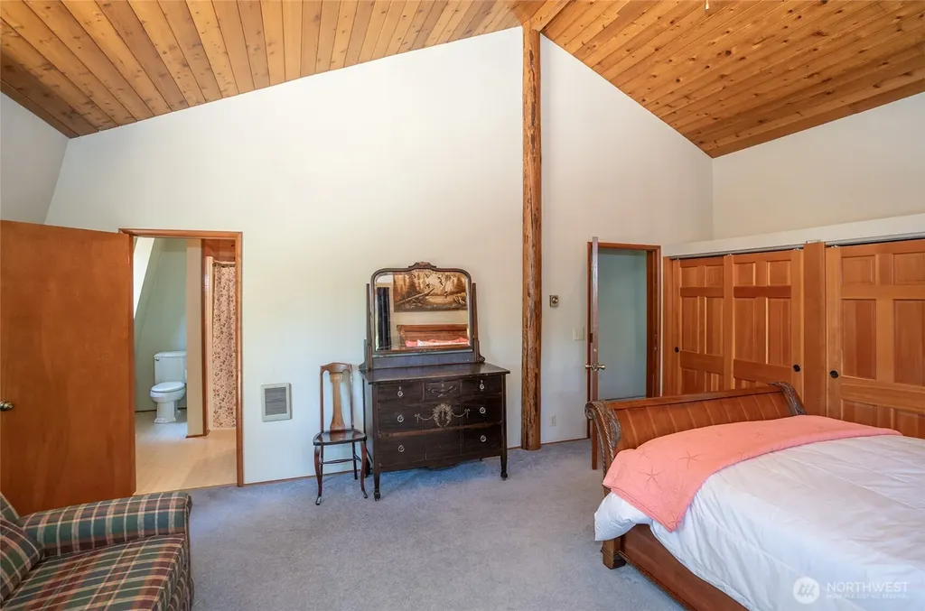 879 9th Avenue Fox Island WA 98333
