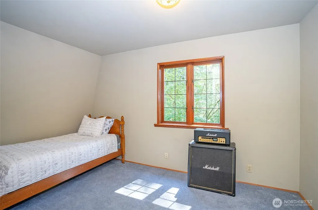 879 9th Avenue Fox Island WA 98333