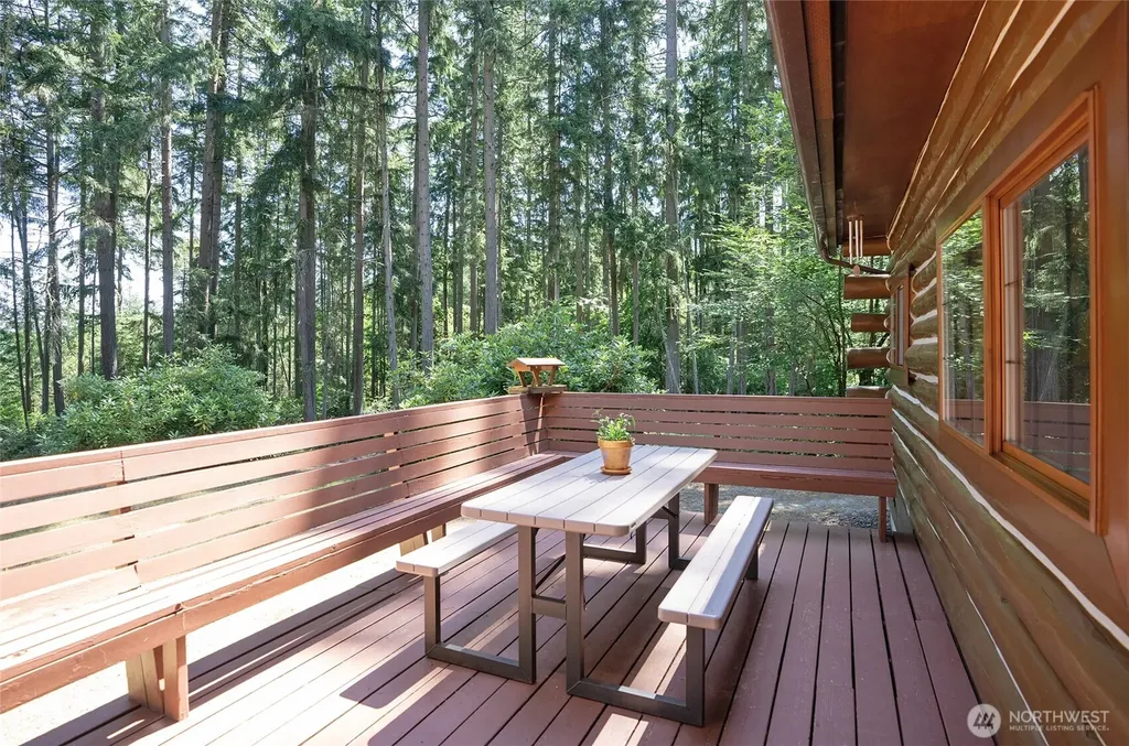 879 9th Avenue Fox Island WA 98333