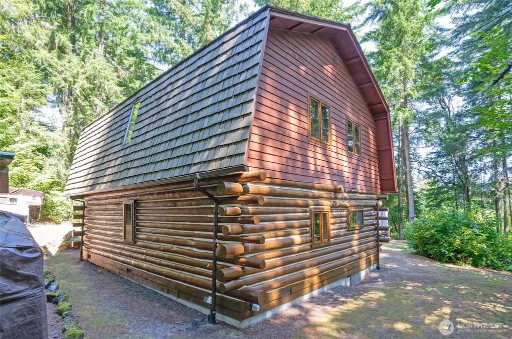 879 9th Avenue Fox Island WA 98333