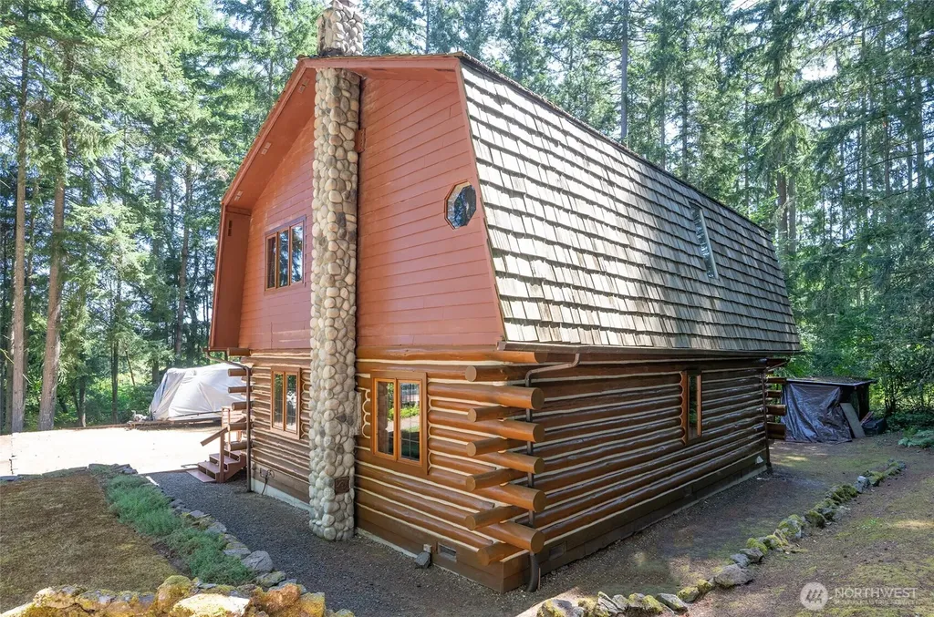 879 9th Avenue Fox Island WA 98333