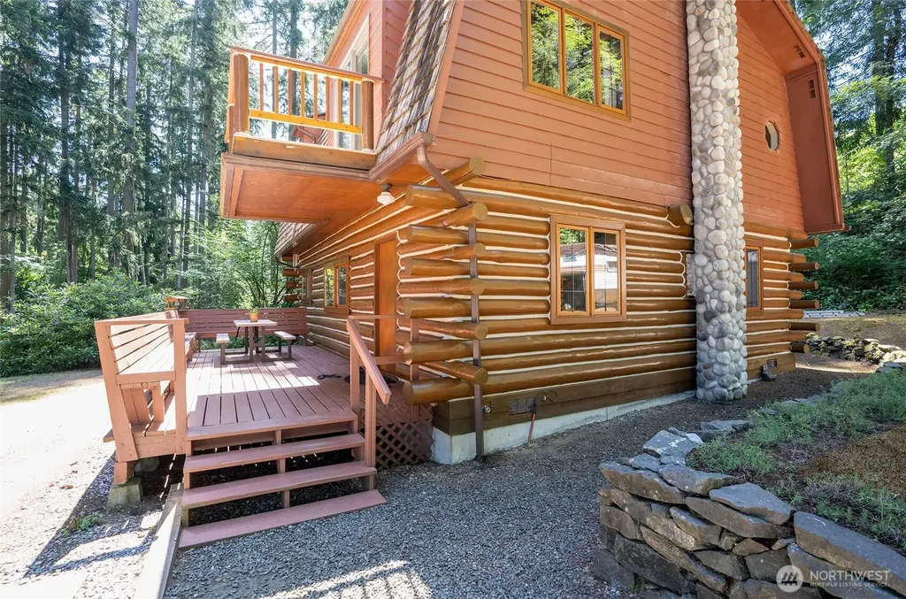 879 9th Avenue Fox Island WA 98333