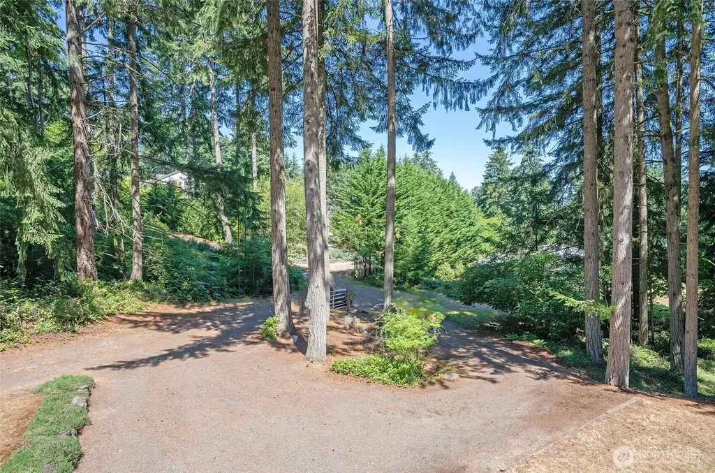 879 9th Avenue Fox Island WA 98333
