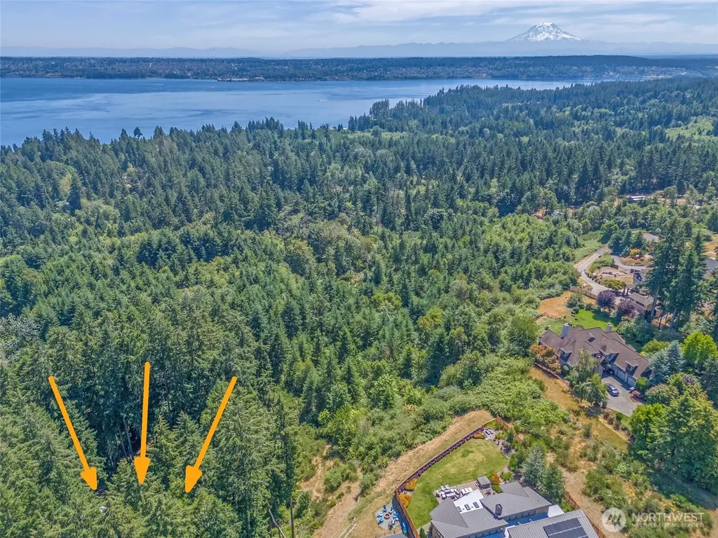 879 9th Avenue Fox Island WA 98333