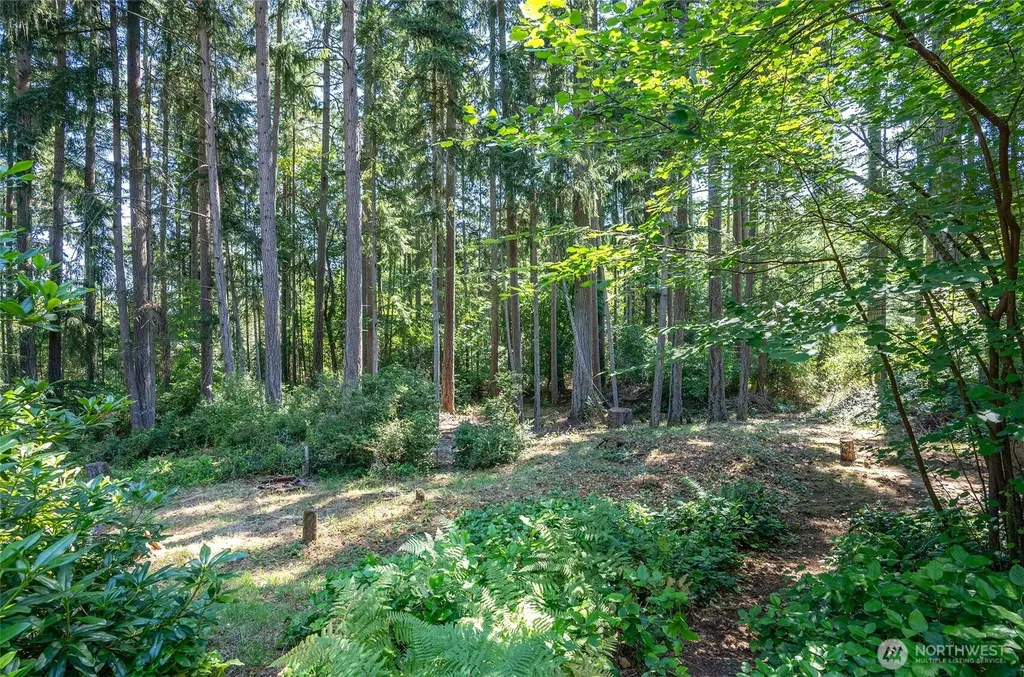 879 9th Avenue Fox Island WA 98333