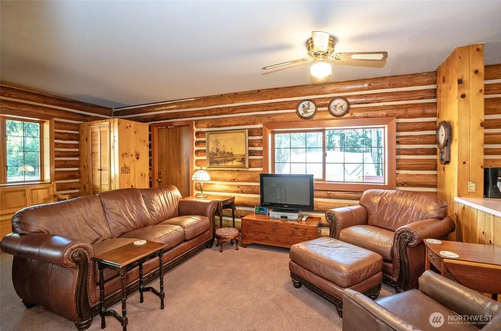 879 9th Avenue Fox Island WA 98333