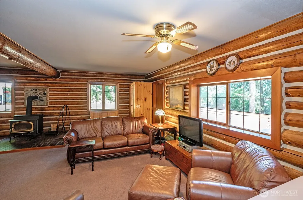 879 9th Avenue Fox Island WA 98333