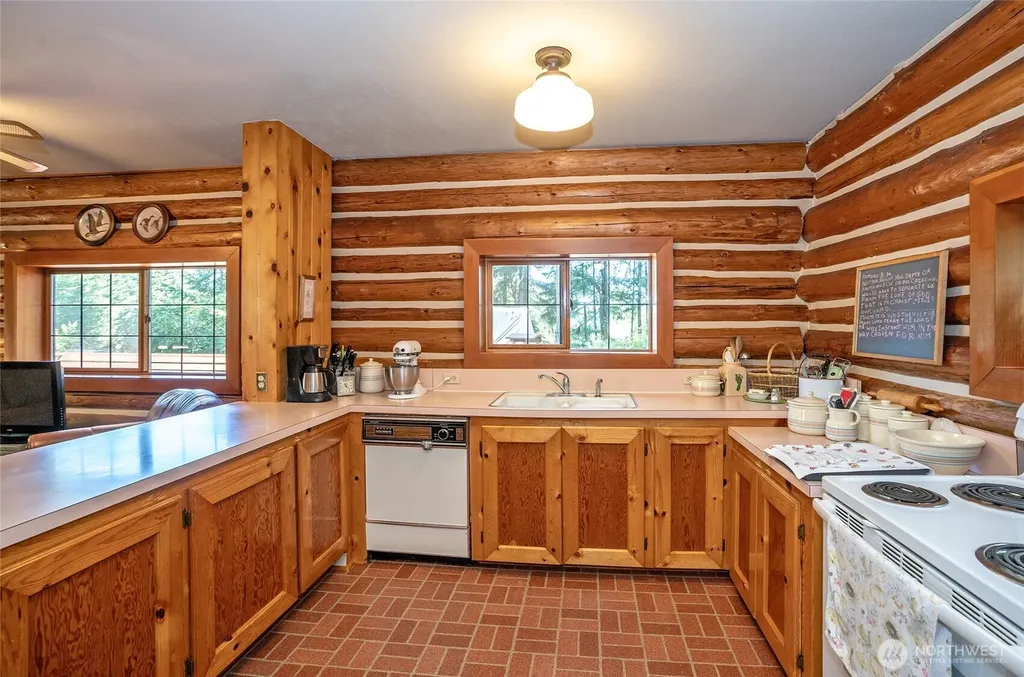 879 9th Avenue Fox Island WA 98333