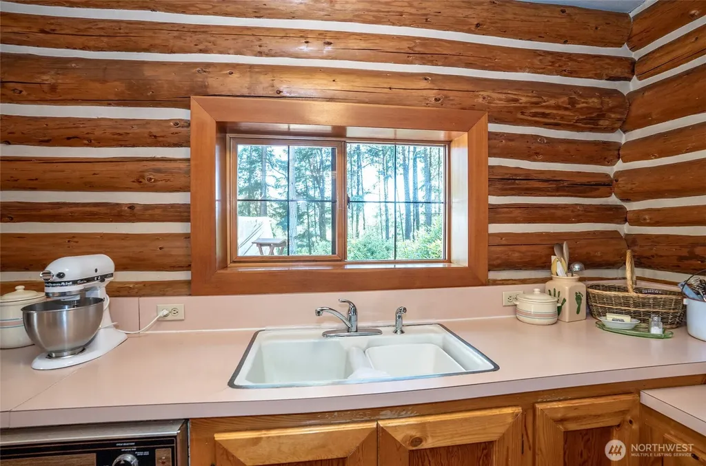 879 9th Avenue Fox Island WA 98333