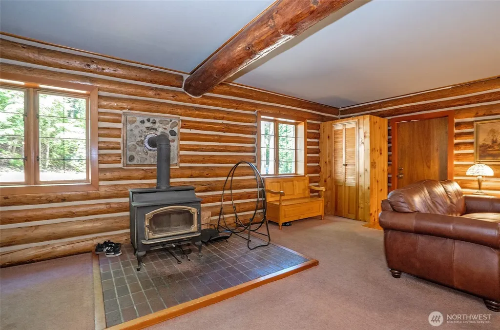 879 9th Avenue Fox Island WA 98333