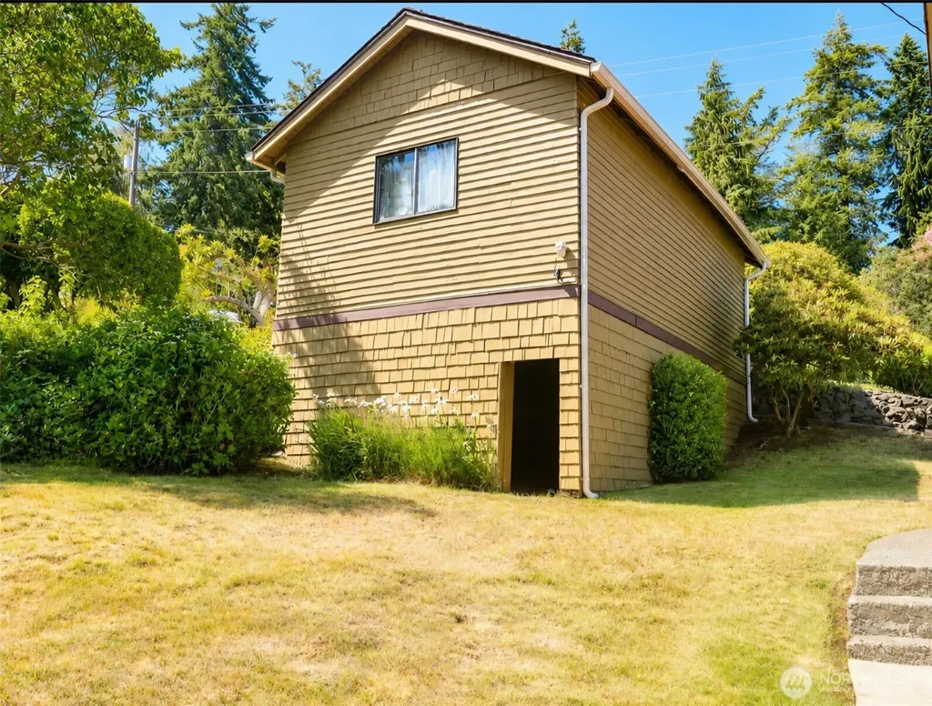 737 8th Avenue Aberdeen WA 98520