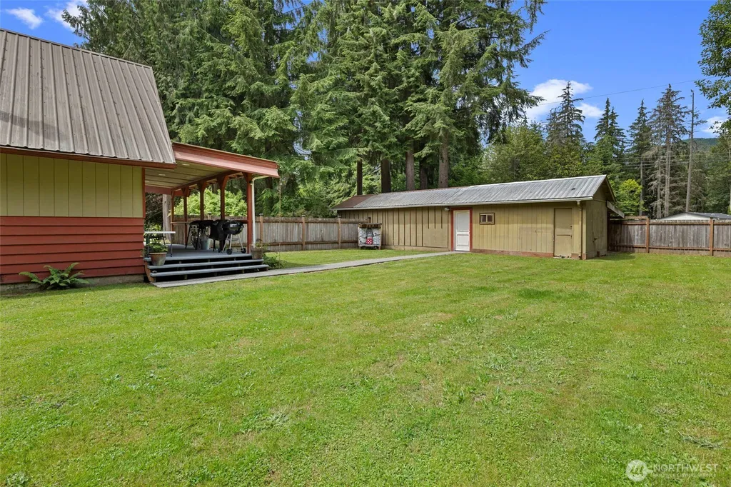 22205 S Forest Loop Granite Falls WA 98252