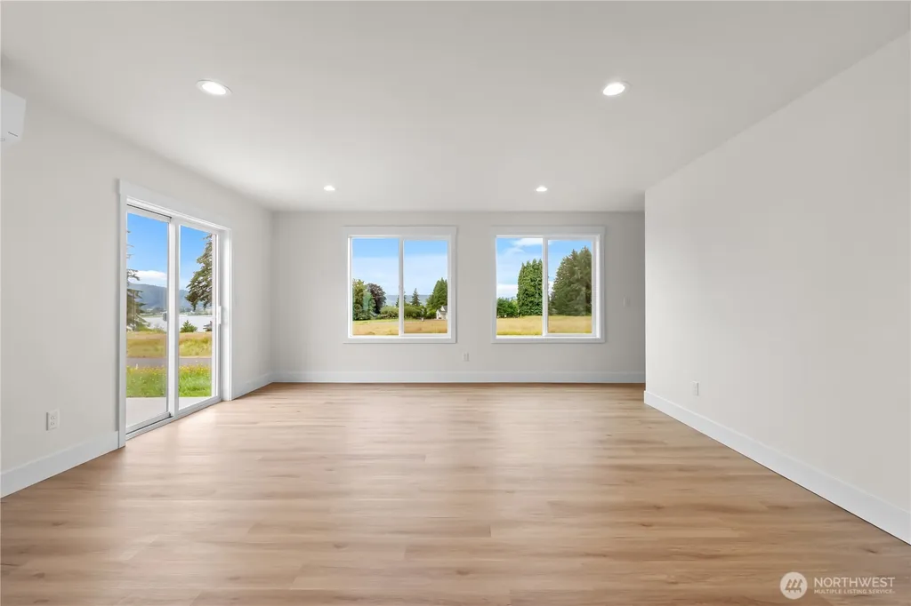 19 Anchor Way Loop Cathlamet WA 98612