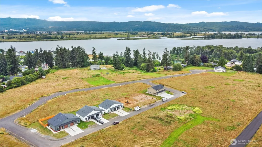 19 Anchor Way Loop Cathlamet WA 98612