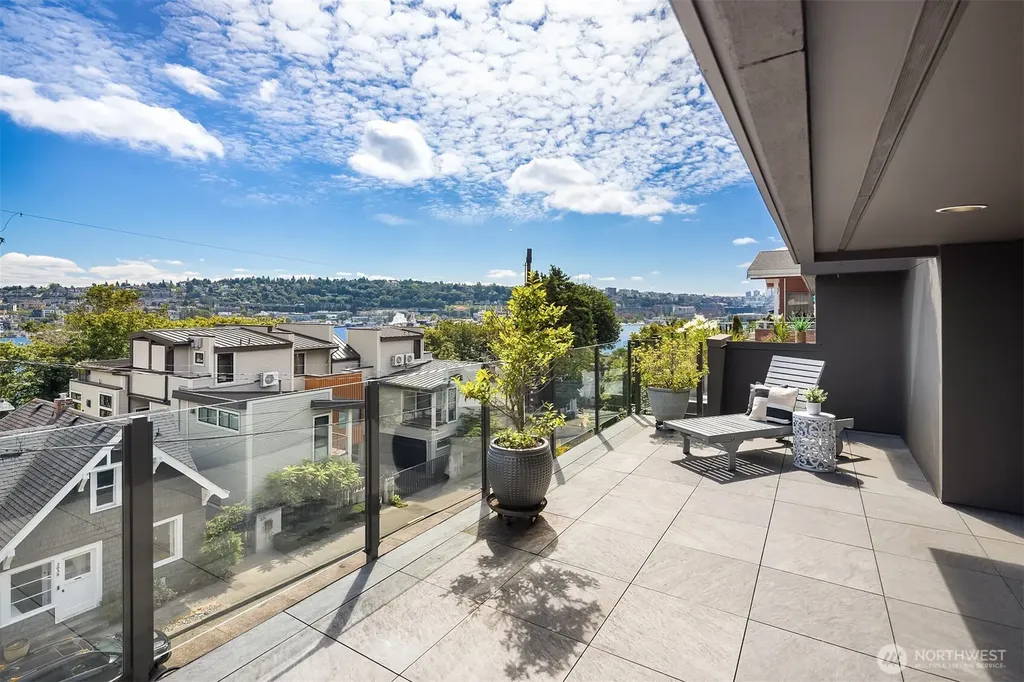 2040 Waverly Place N Seattle WA 98109