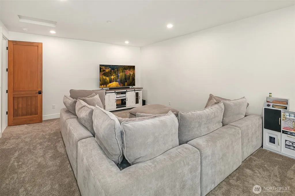 24926 SE 162 Street Issaquah WA 98027