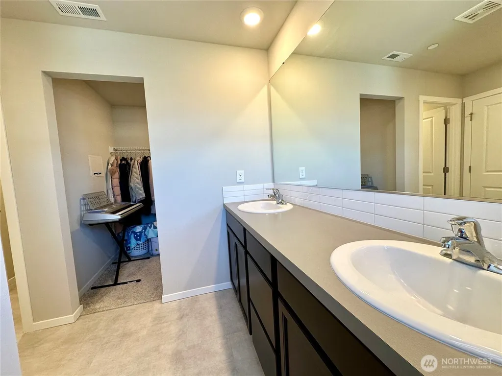 18757 Lipoma Place E Puyallup WA 98374
