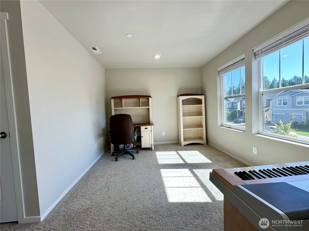 18757 Lipoma Place E Puyallup WA 98374