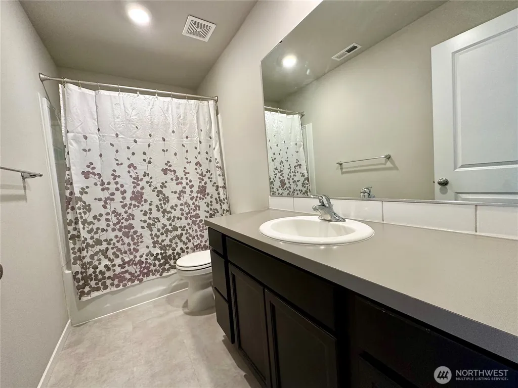18757 Lipoma Place E Puyallup WA 98374