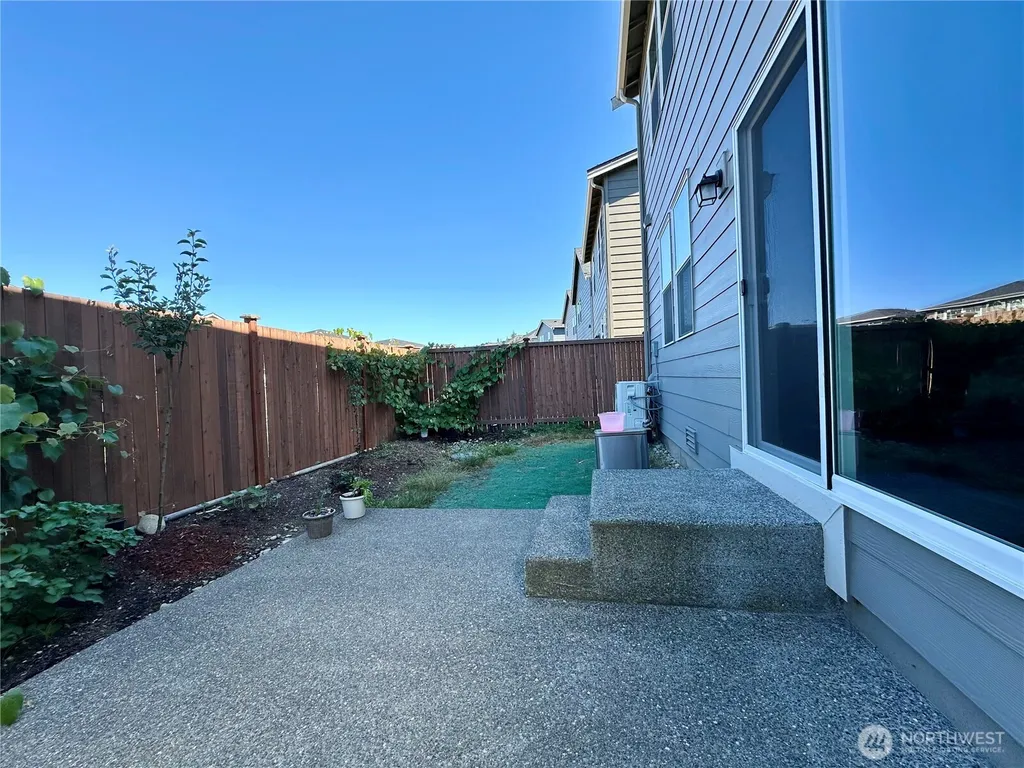 18757 Lipoma Place E Puyallup WA 98374