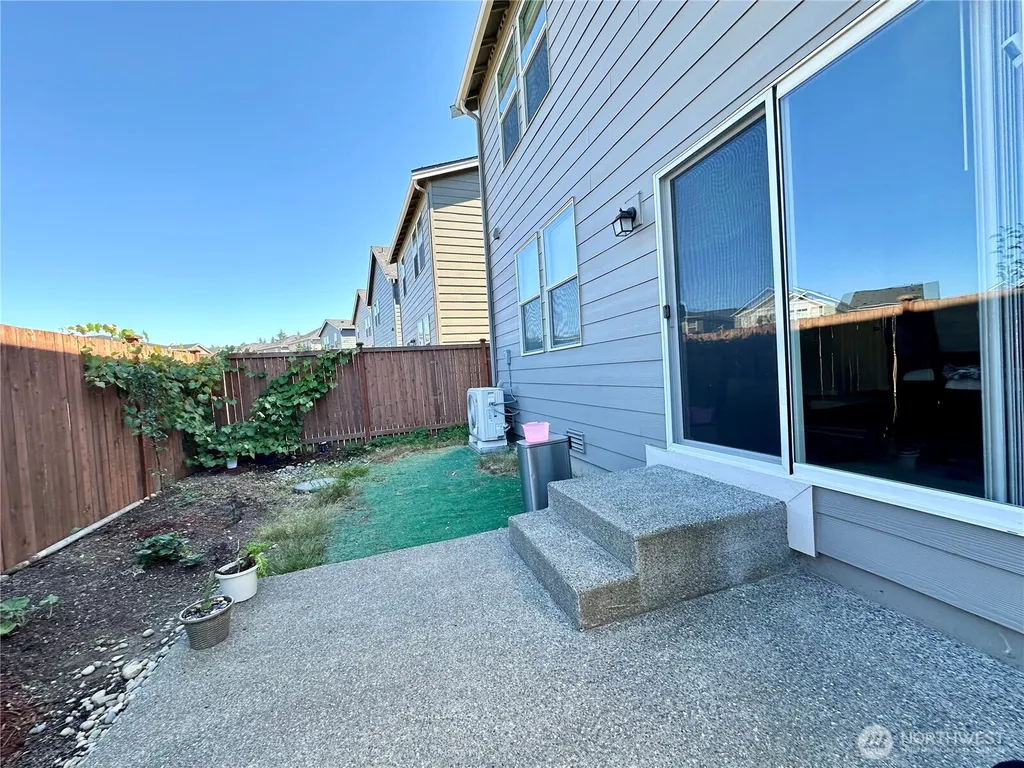 18757 Lipoma Place E Puyallup WA 98374