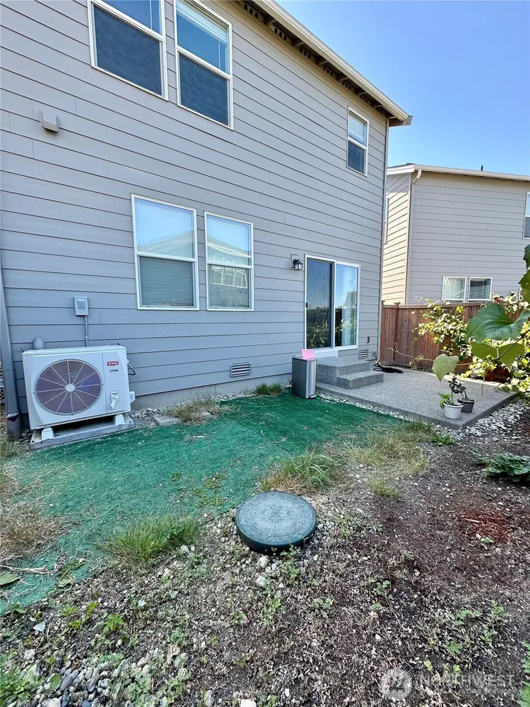 18757 Lipoma Place E Puyallup WA 98374