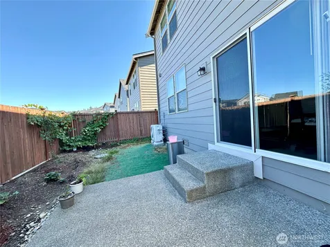 18757 Lipoma Place E Puyallup WA 98374