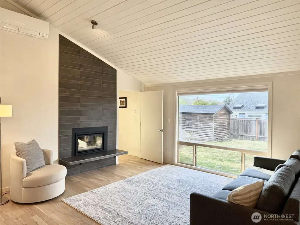 220 Sixth Street Langley WA 98260