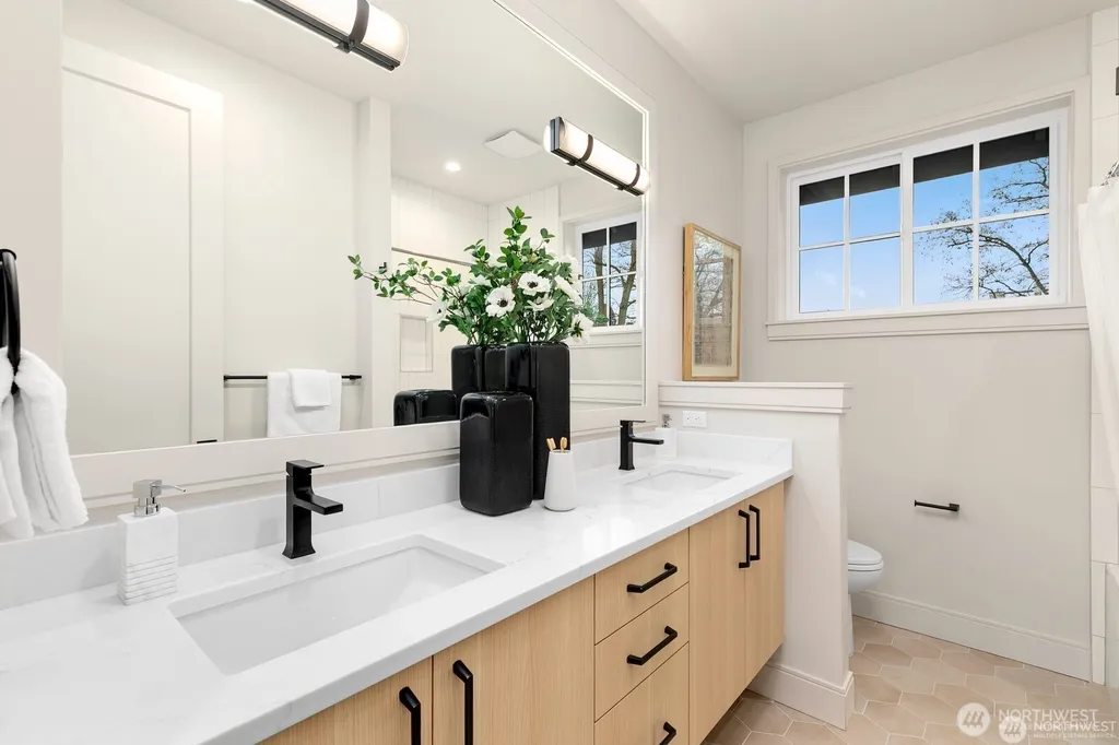 3032 NE Blakeley Street Seattle WA 98105