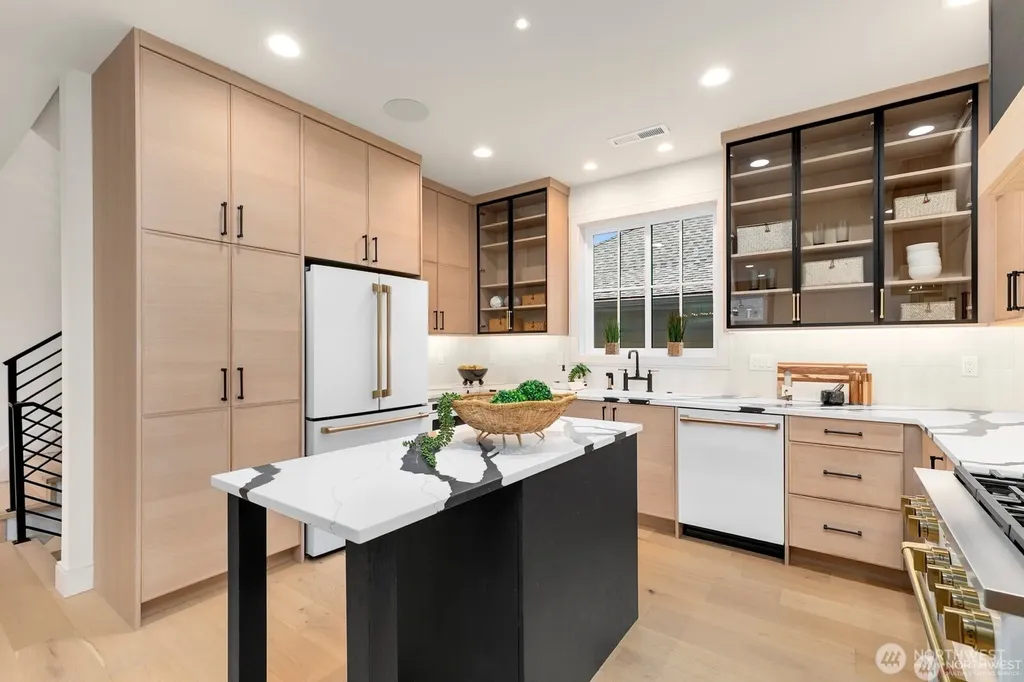 3032 NE Blakeley Street Seattle WA 98105