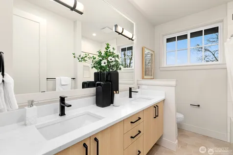 3032 NE Blakeley Street Seattle WA 98105