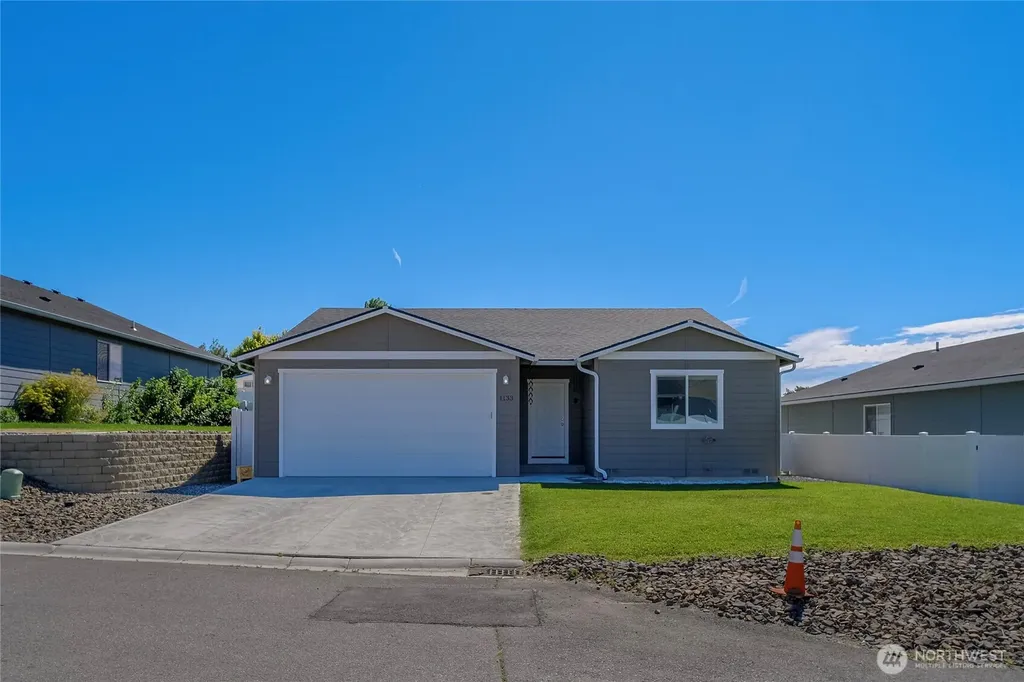 1133 S New Oak Lane East Wenatchee WA 98802
