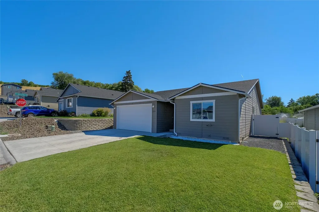 1133 S New Oak Lane East Wenatchee WA 98802