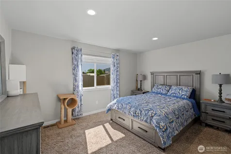 1133 S New Oak Lane East Wenatchee WA 98802