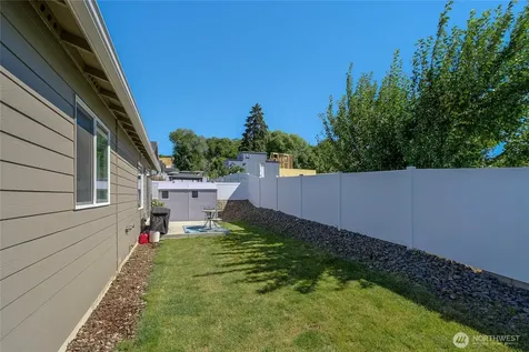 1133 S New Oak Lane East Wenatchee WA 98802