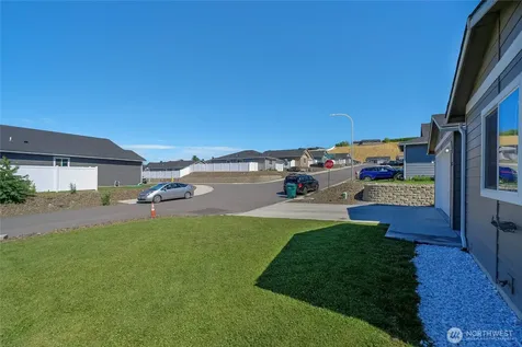 1133 S New Oak Lane East Wenatchee WA 98802