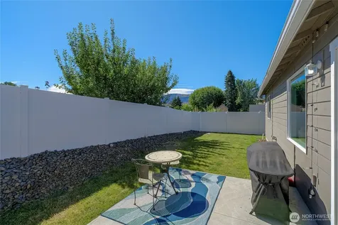 1133 S New Oak Lane East Wenatchee WA 98802