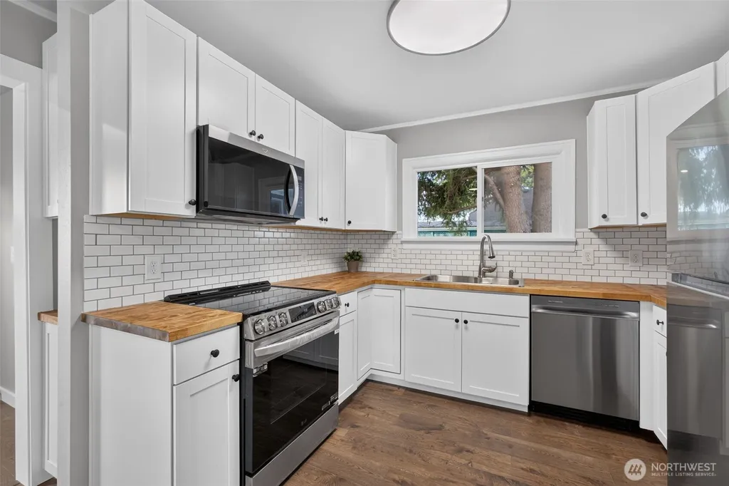 902 Fidalgo Street Sedro Woolley WA 98284
