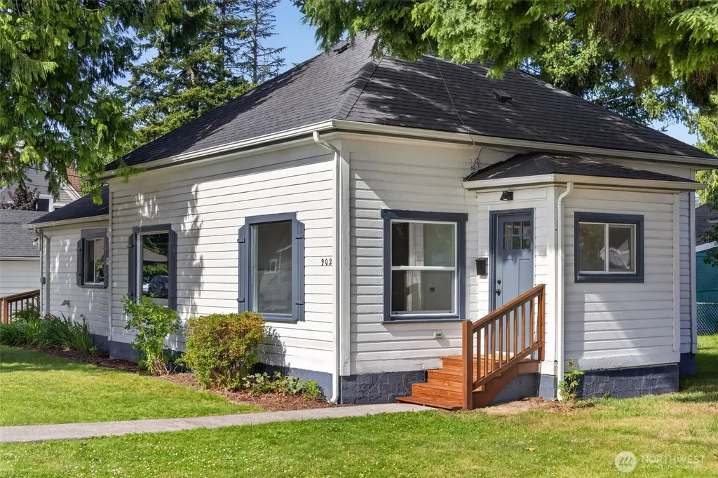 902 Fidalgo Street Sedro Woolley WA 98284