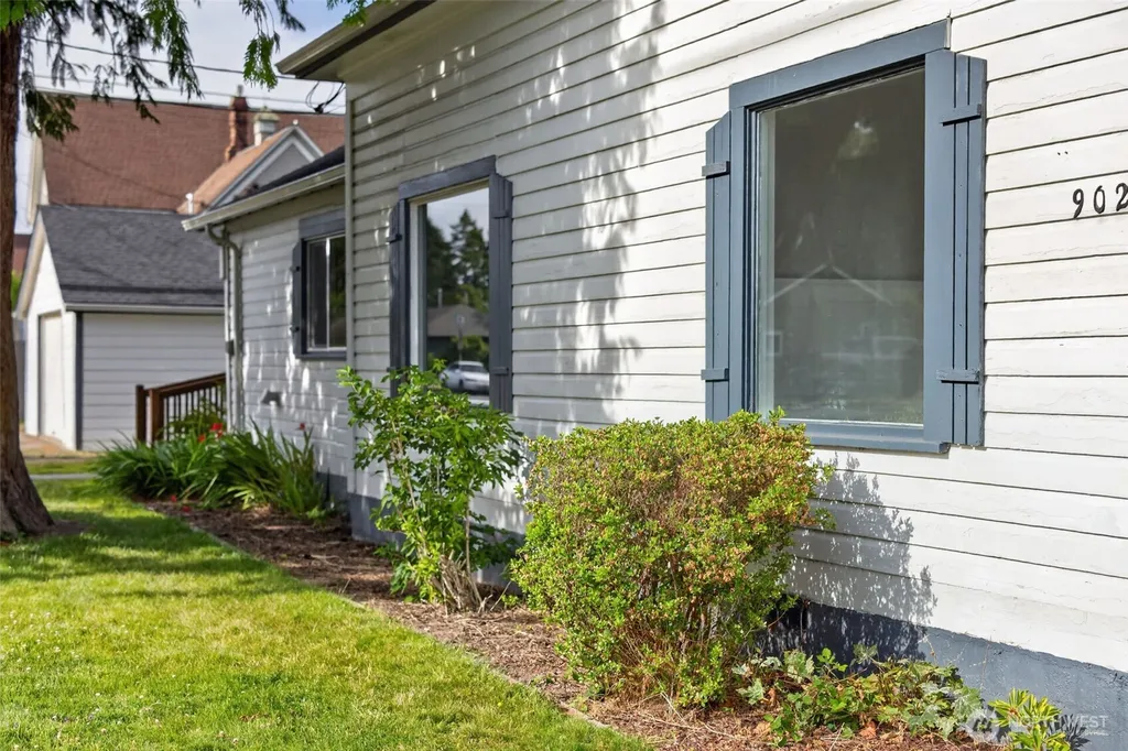 902 Fidalgo Street Sedro Woolley WA 98284