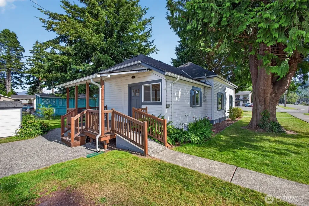 902 Fidalgo Street Sedro Woolley WA 98284