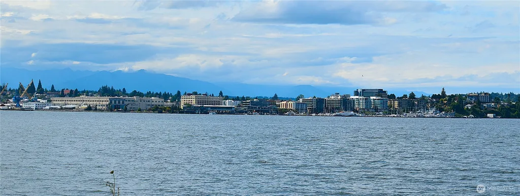 1647 Beach Drive E Port Orchard WA 98366