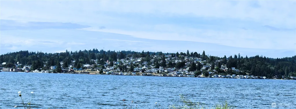 1647 Beach Drive E Port Orchard WA 98366
