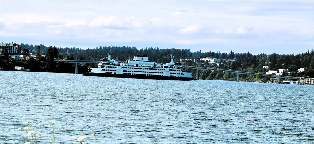 1647 Beach Drive E Port Orchard WA 98366