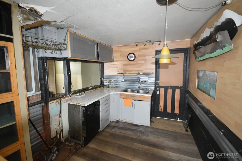 1647 Beach Drive E Port Orchard WA 98366
