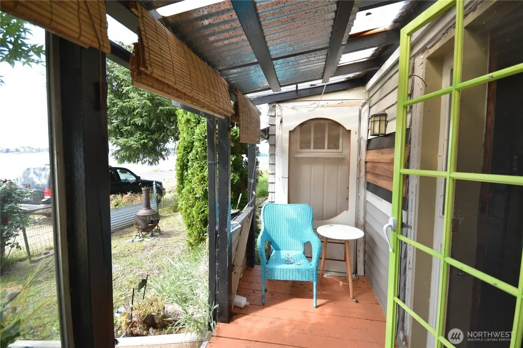 1647 Beach Drive E Port Orchard WA 98366