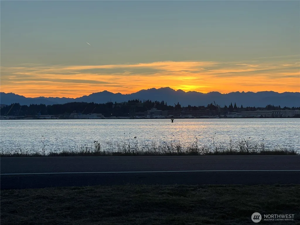 1647 Beach Drive E Port Orchard WA 98366